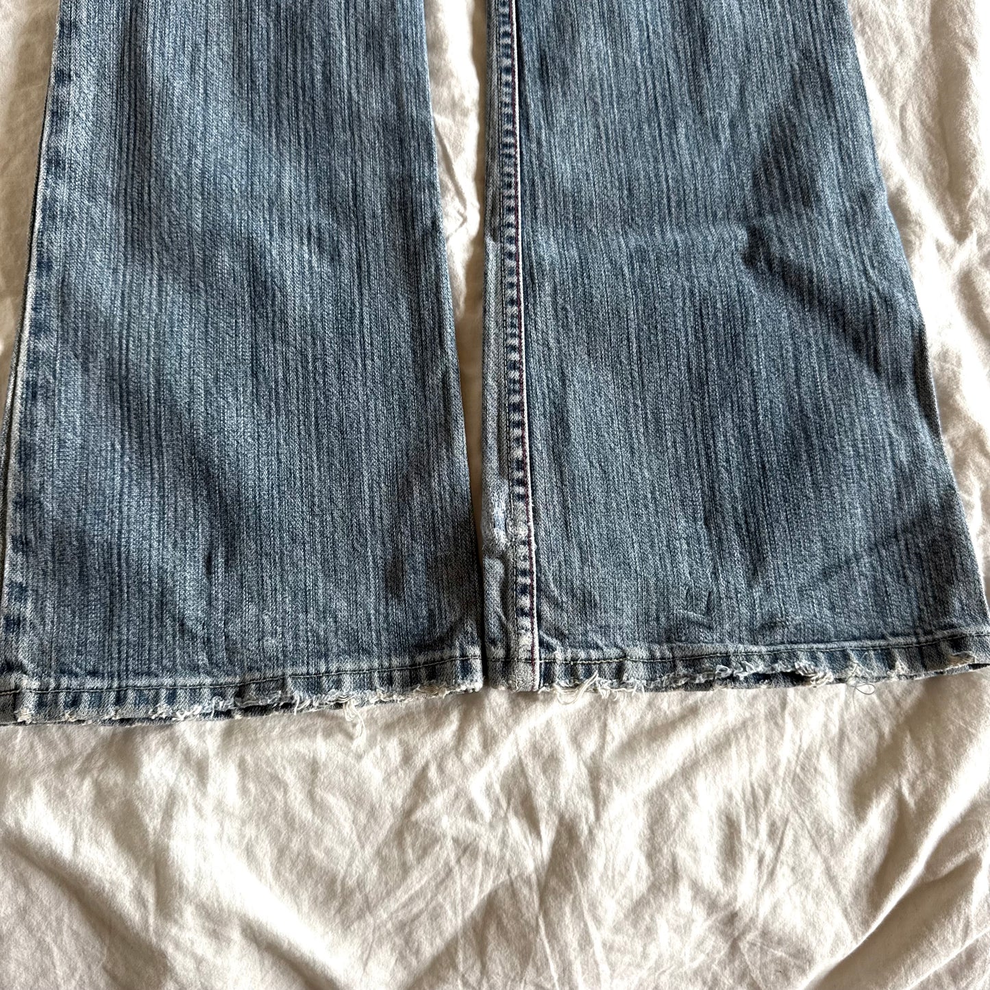 Levi‘s 518 Low-Rise Light Wash Bootcut Jeans - Size XXS
