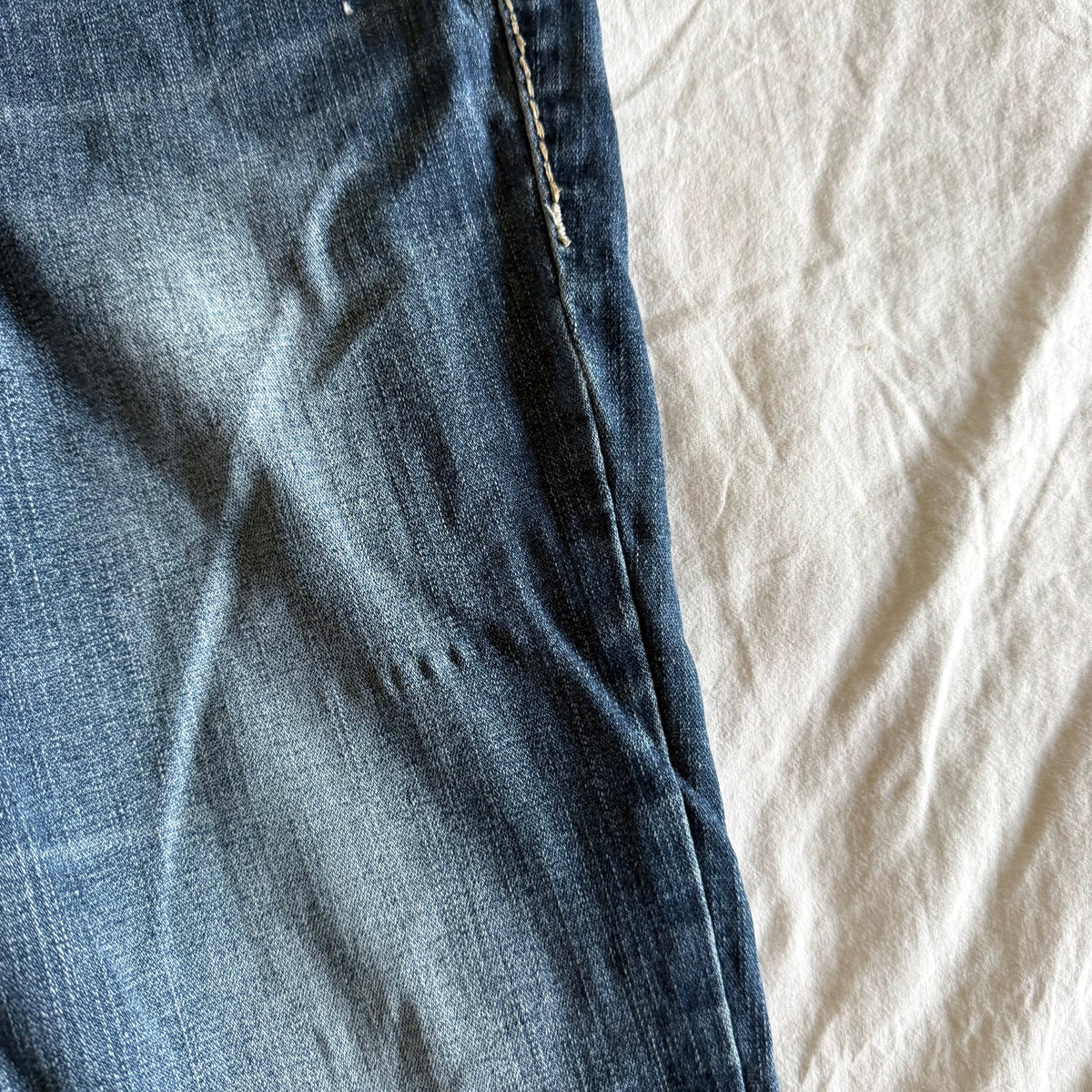 Silver Low-Rise Medium Wash Straight Fit Jeans - Size M