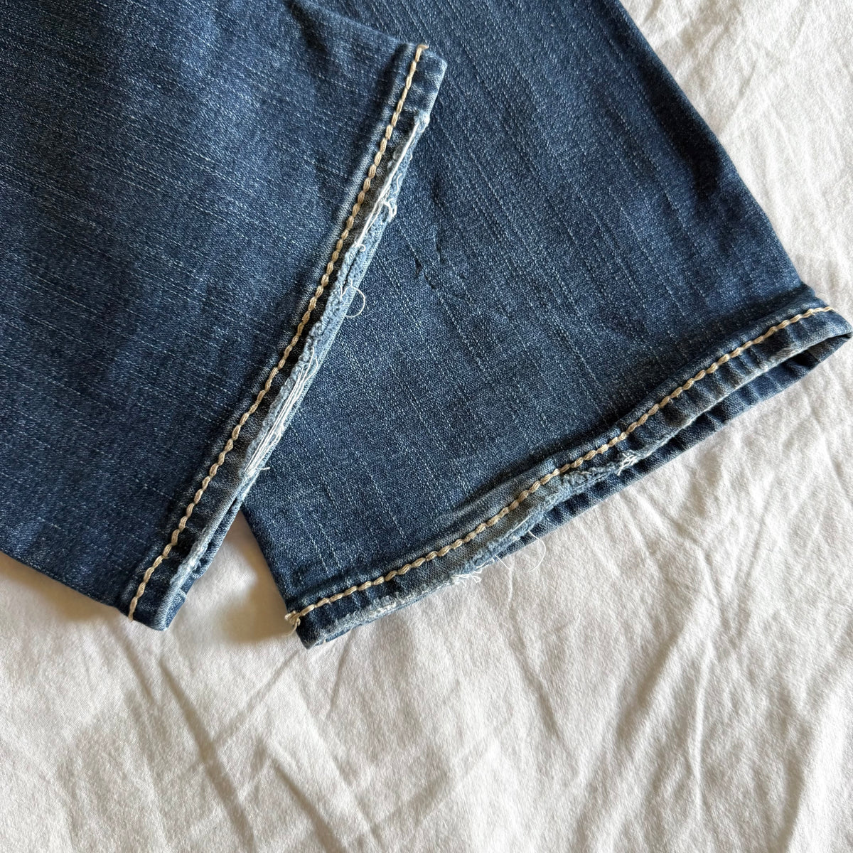 Silver Low-Rise Medium Wash Straight Fit Jeans - Size M
