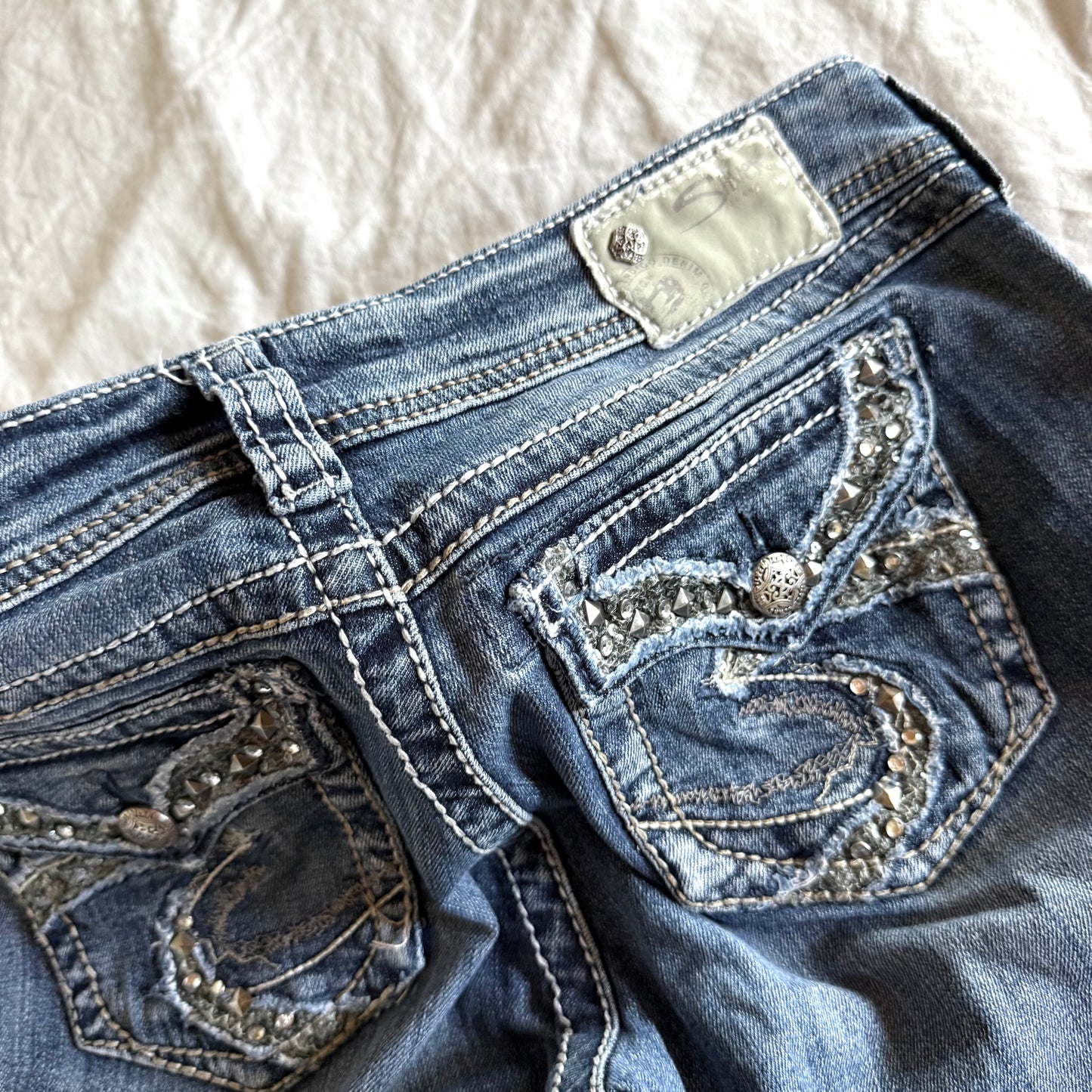Silver Low-Rise Medium Wash Straight Fit Jeans - Size M