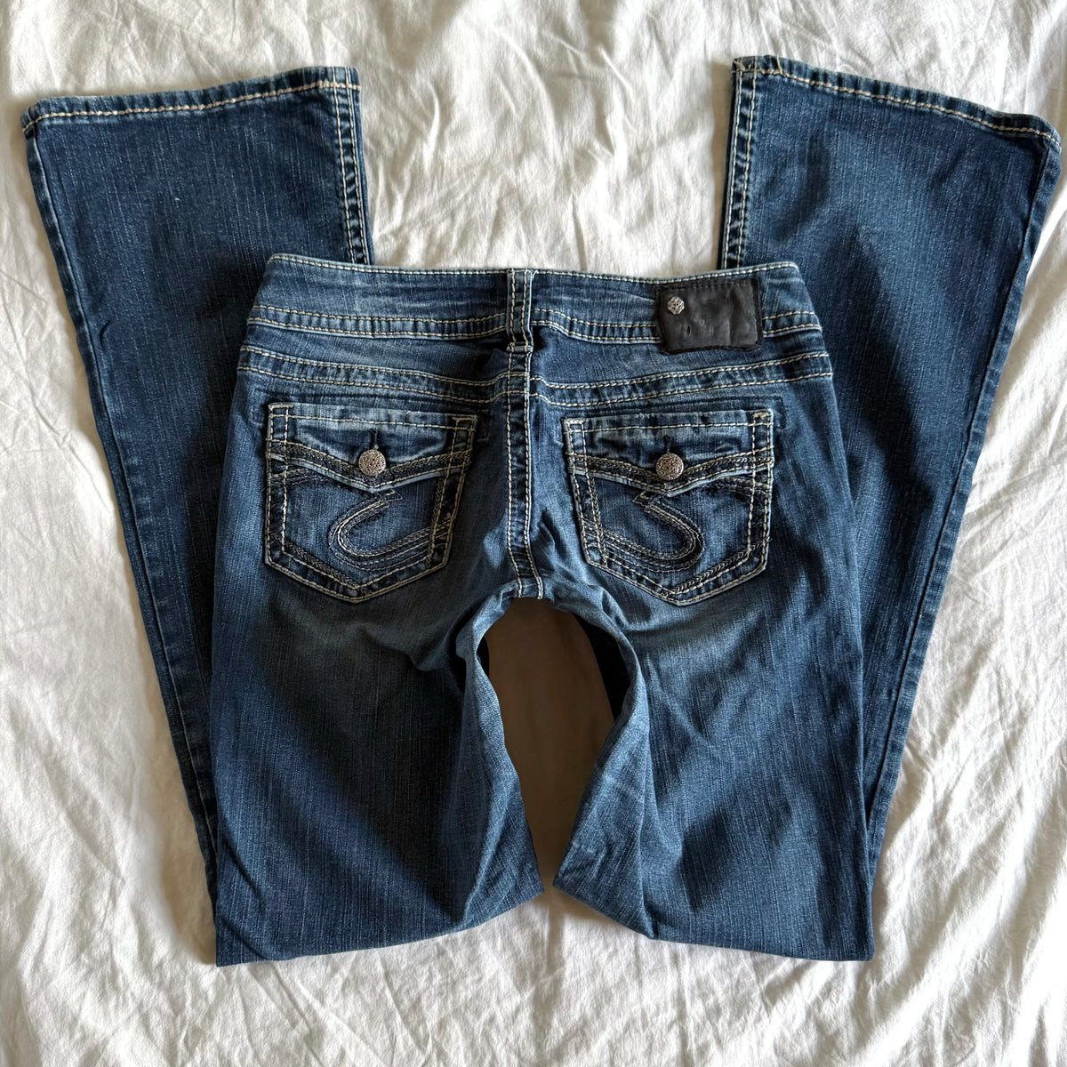 Silver Low-Rise Medium Wash Straight Fit Jeans - Size M
