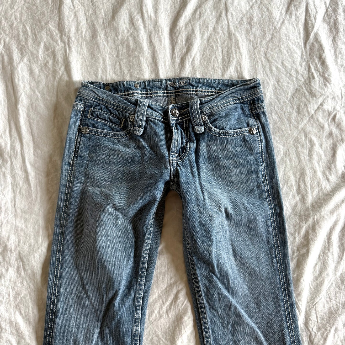 Miss Me Low-Rise Light Wash Straight Fit Jeans - Size XXS