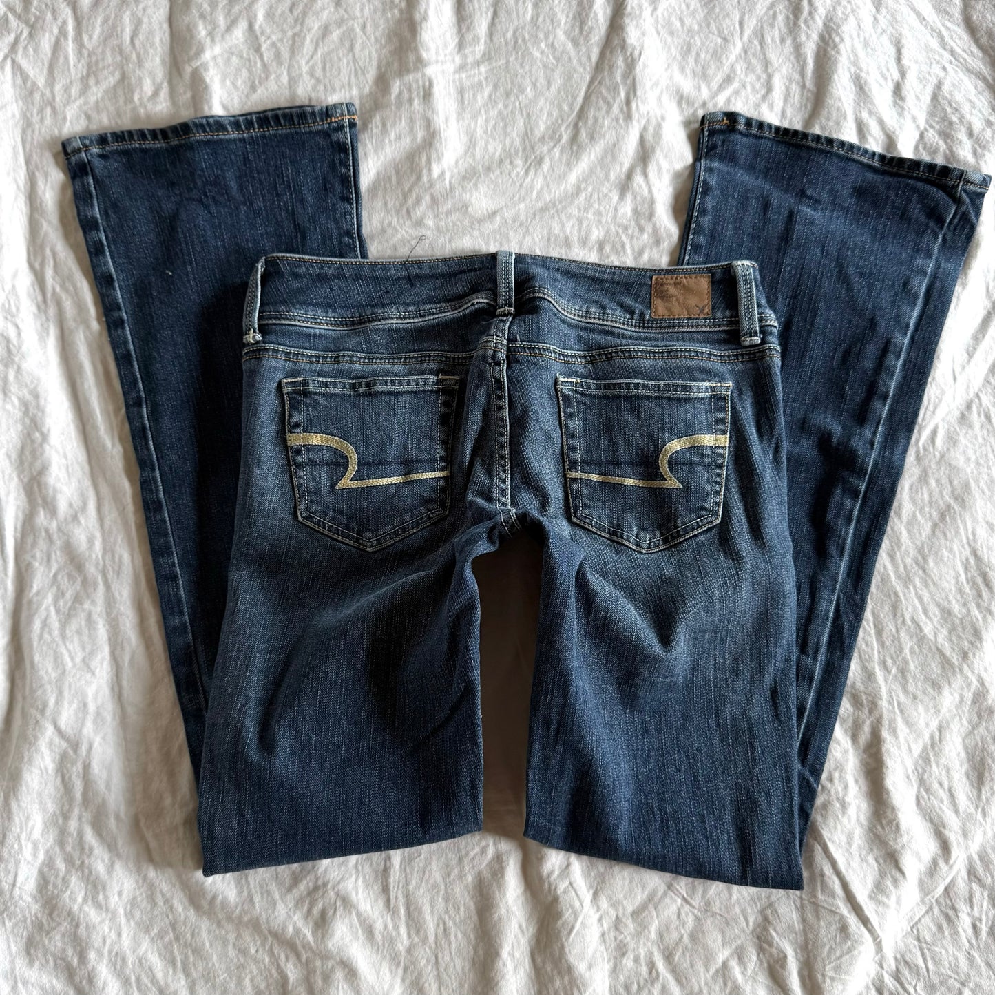 American Eagle Low-Rise Medium Wash Straight Fit Jeans - Size XS