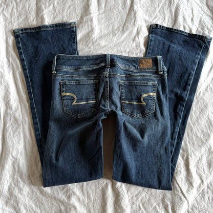 American Eagle Low-Rise Medium Wash Straight Fit Jeans - Size XS