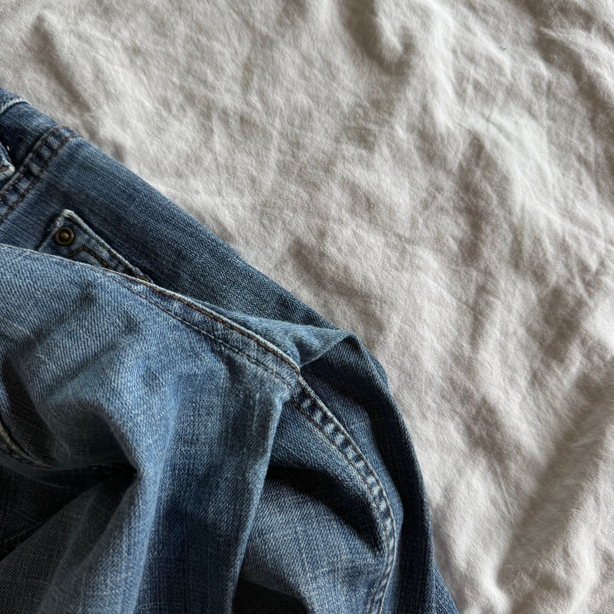 Esprit Low/Mid-Rise Medium Wash Straight Fit Jeans - Size S