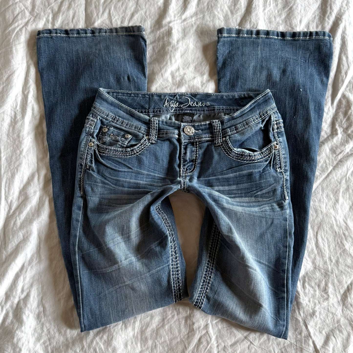 Ariya Low-Rise Light Wash Bootcut Jeans - Size S