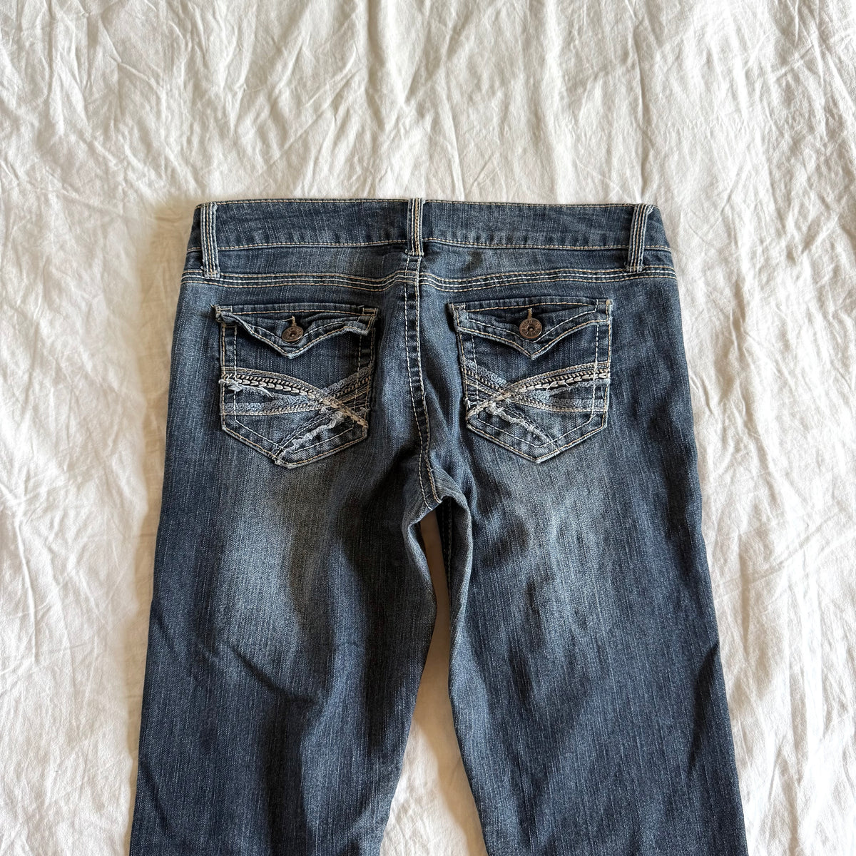Wallflower Low-Rise Dark Wash Straight Fit Jeans - Size L