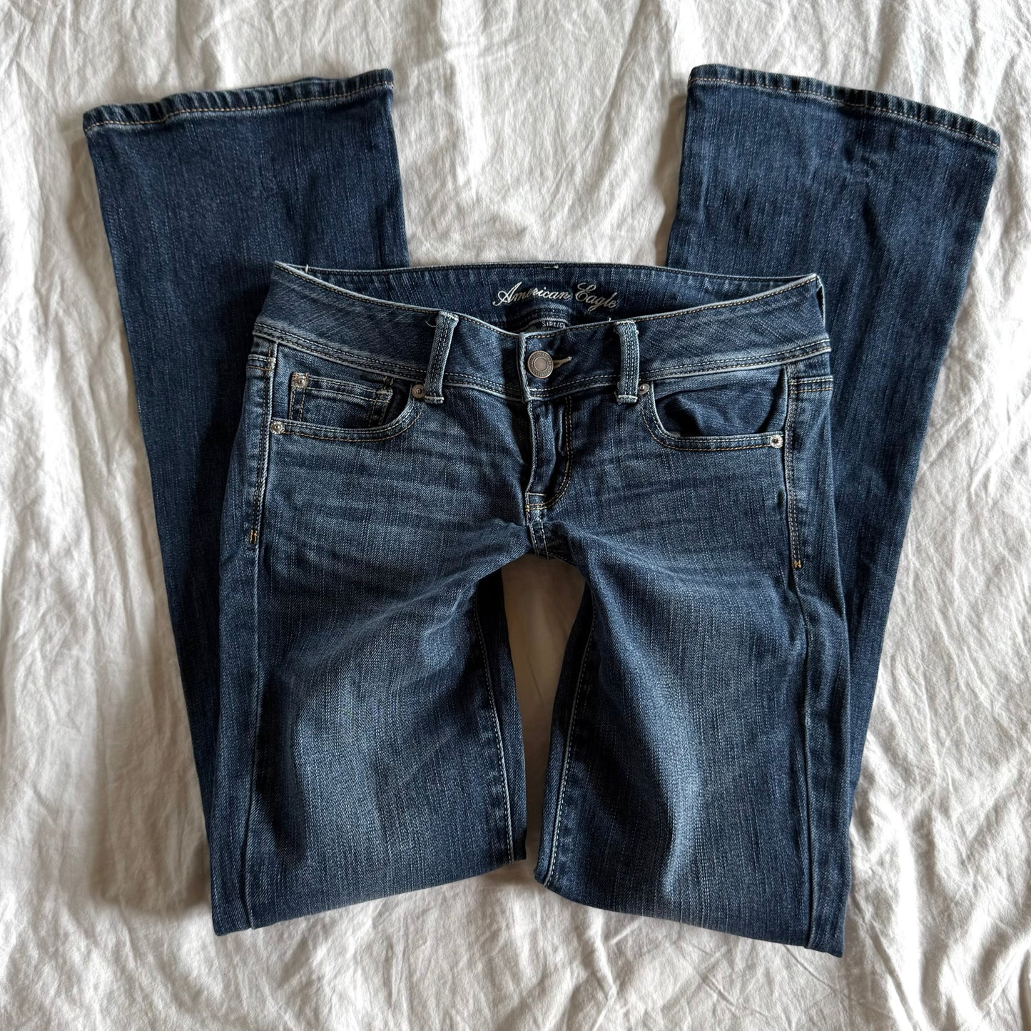 American Eagle Low-Rise Medium Wash Straight Fit Jeans - Size XS