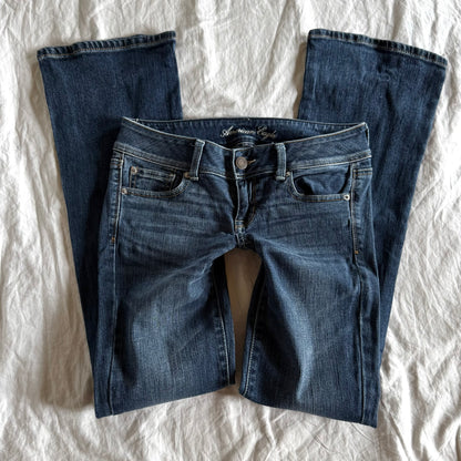 American Eagle Low-Rise Medium Wash Straight Fit Jeans - Size XS