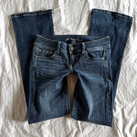 American Eagle Low-Rise Medium Wash Straight Fit Jeans - Size XS