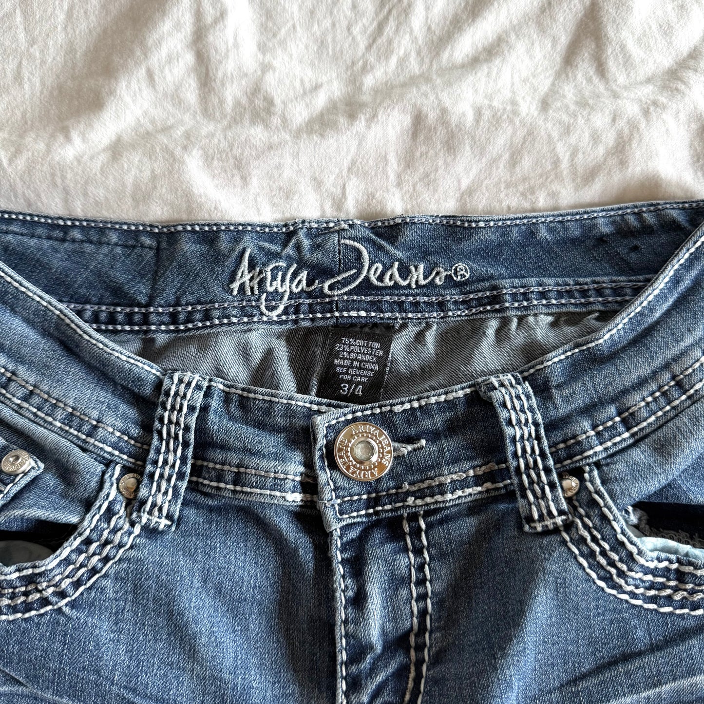 Ariya Low-Rise Light Wash Bootcut Jeans - Size S