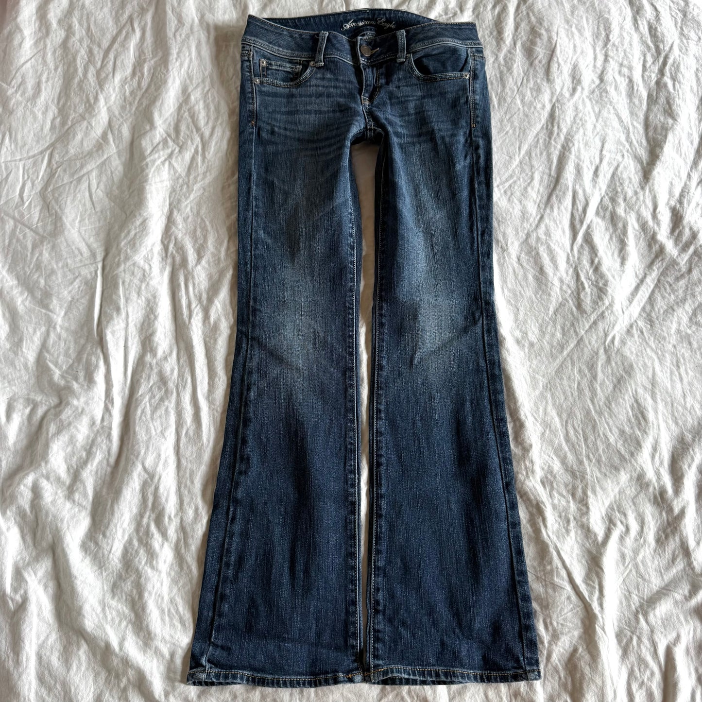 American Eagle Low-Rise Medium Wash Straight Fit Jeans - Size XS