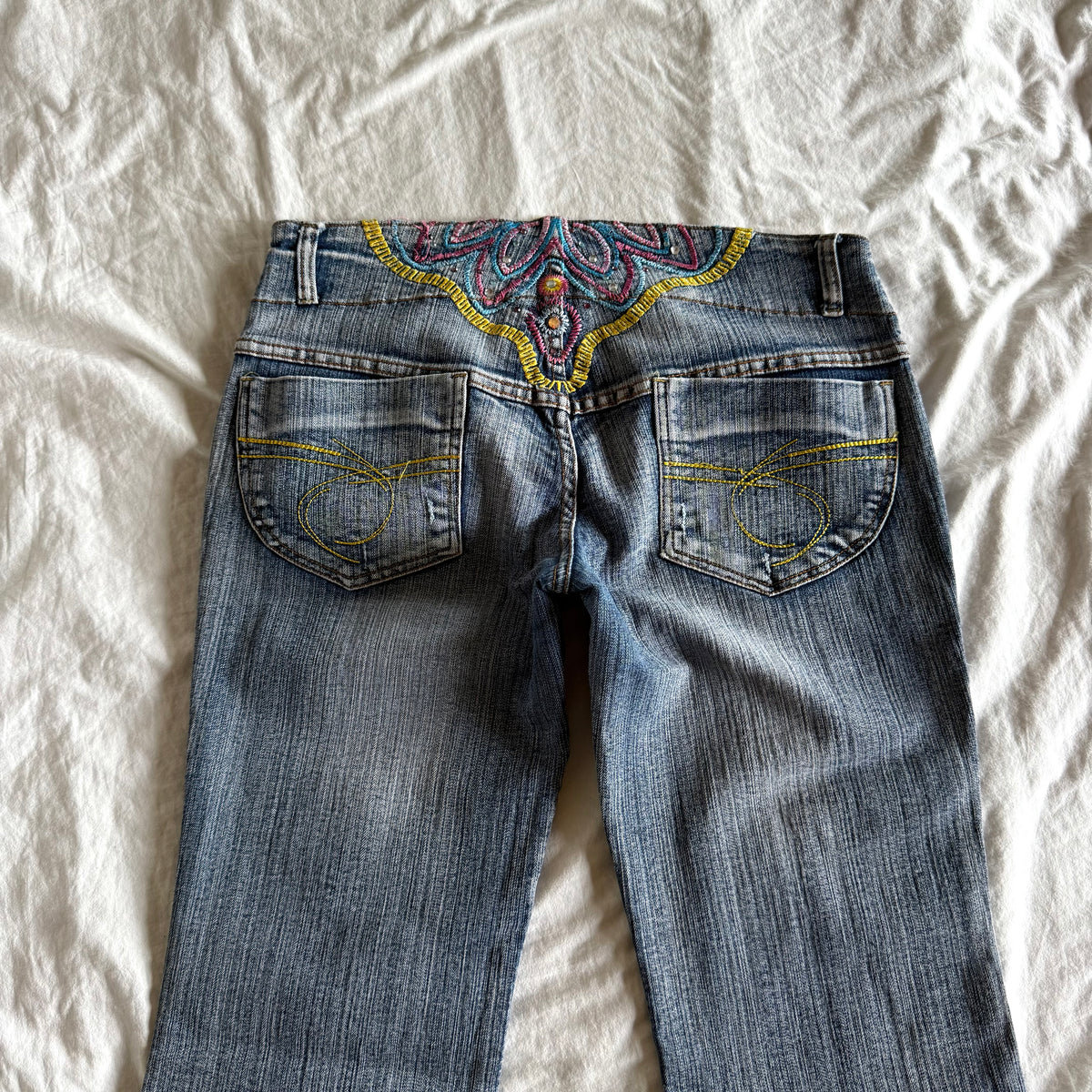 Vintage Low-Rise Light Wash Straight Fit Jeans - Size M
