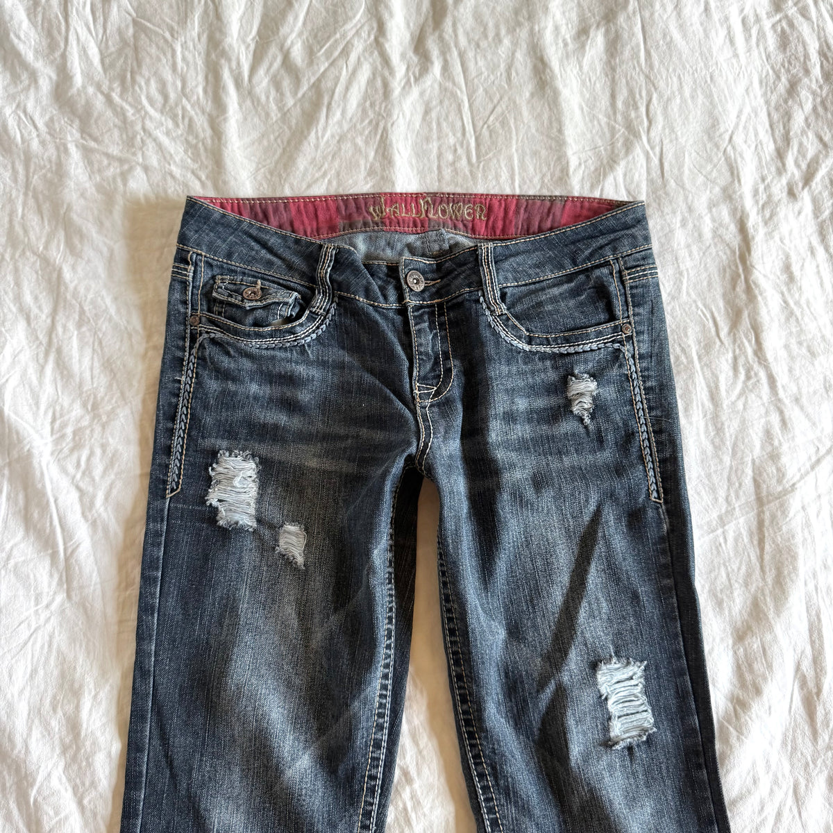 Wallflower Low-Rise Dark Wash Straight Fit Jeans - Size L