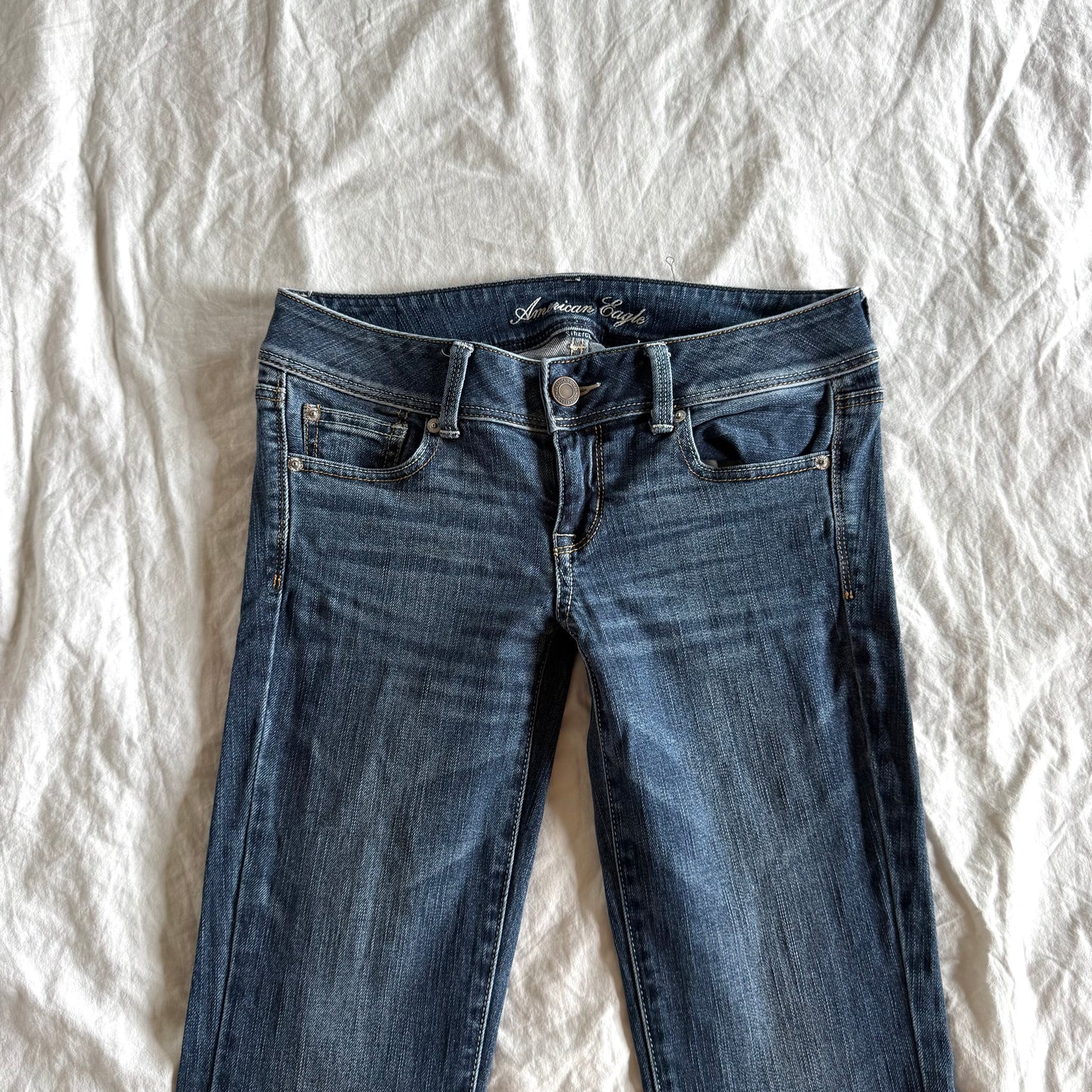 American Eagle Low-Rise Medium Wash Straight Fit Jeans - Size XS