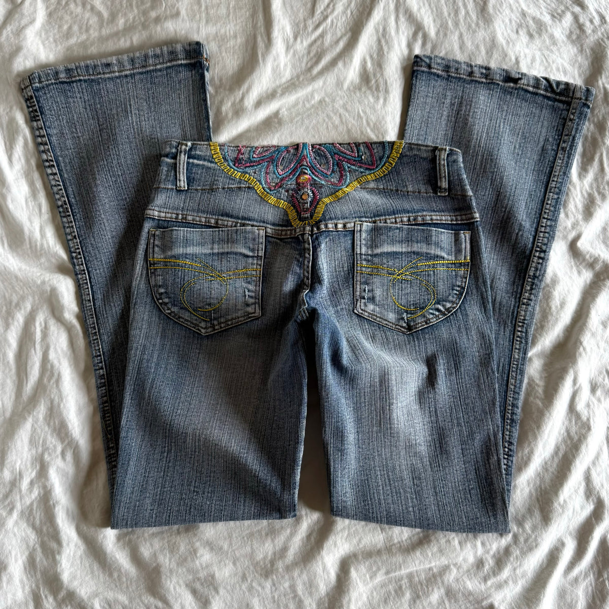 Vintage Low-Rise Light Wash Straight Fit Jeans - Size M