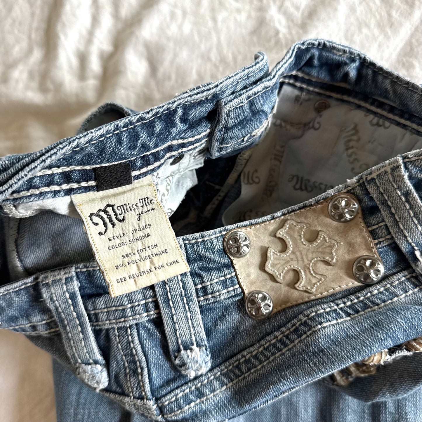 Miss Me Low-Rise Light Wash Straight Fit Jeans - Size XXS