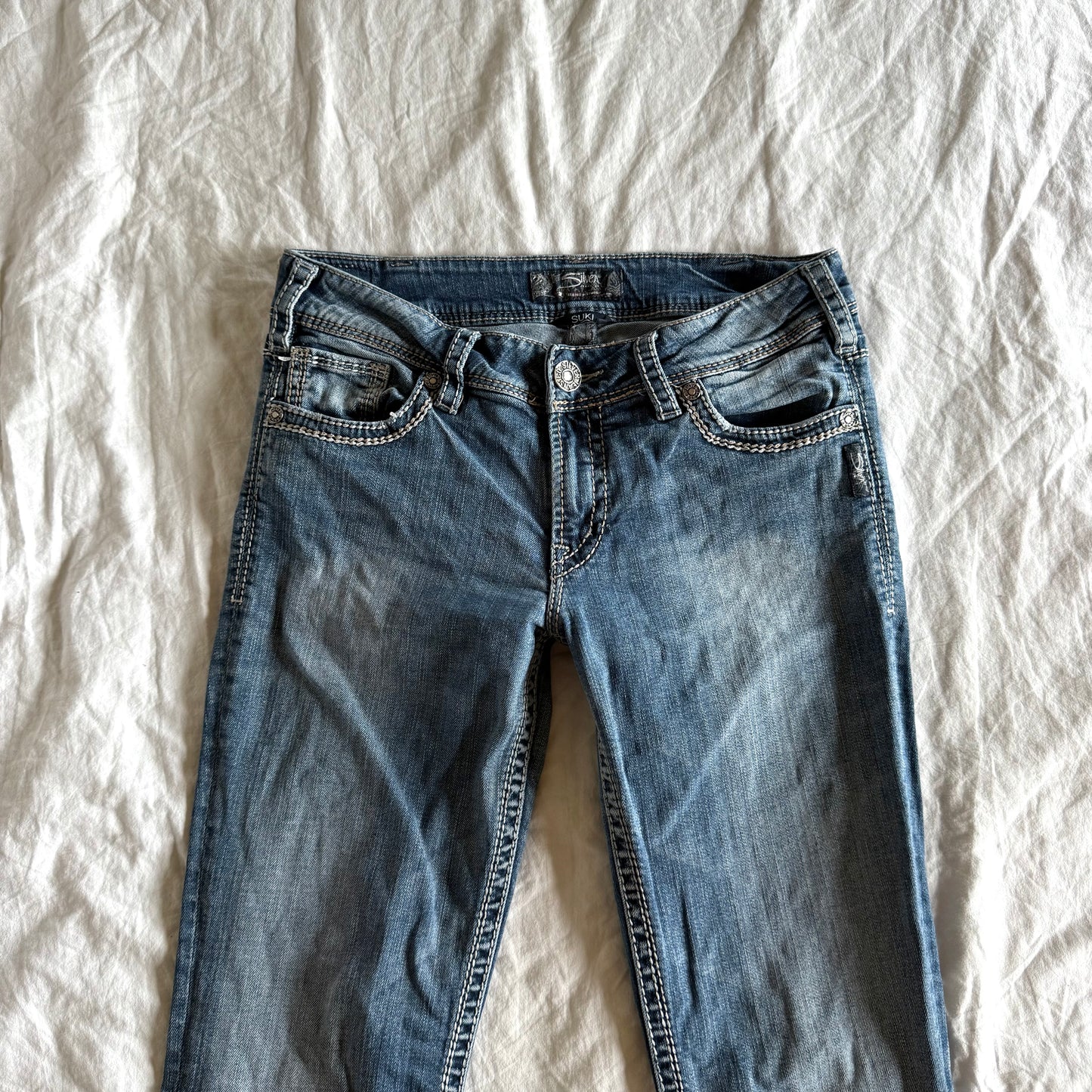 Silver Low-Rise Medium Wash Bootcut Jeans - Size M