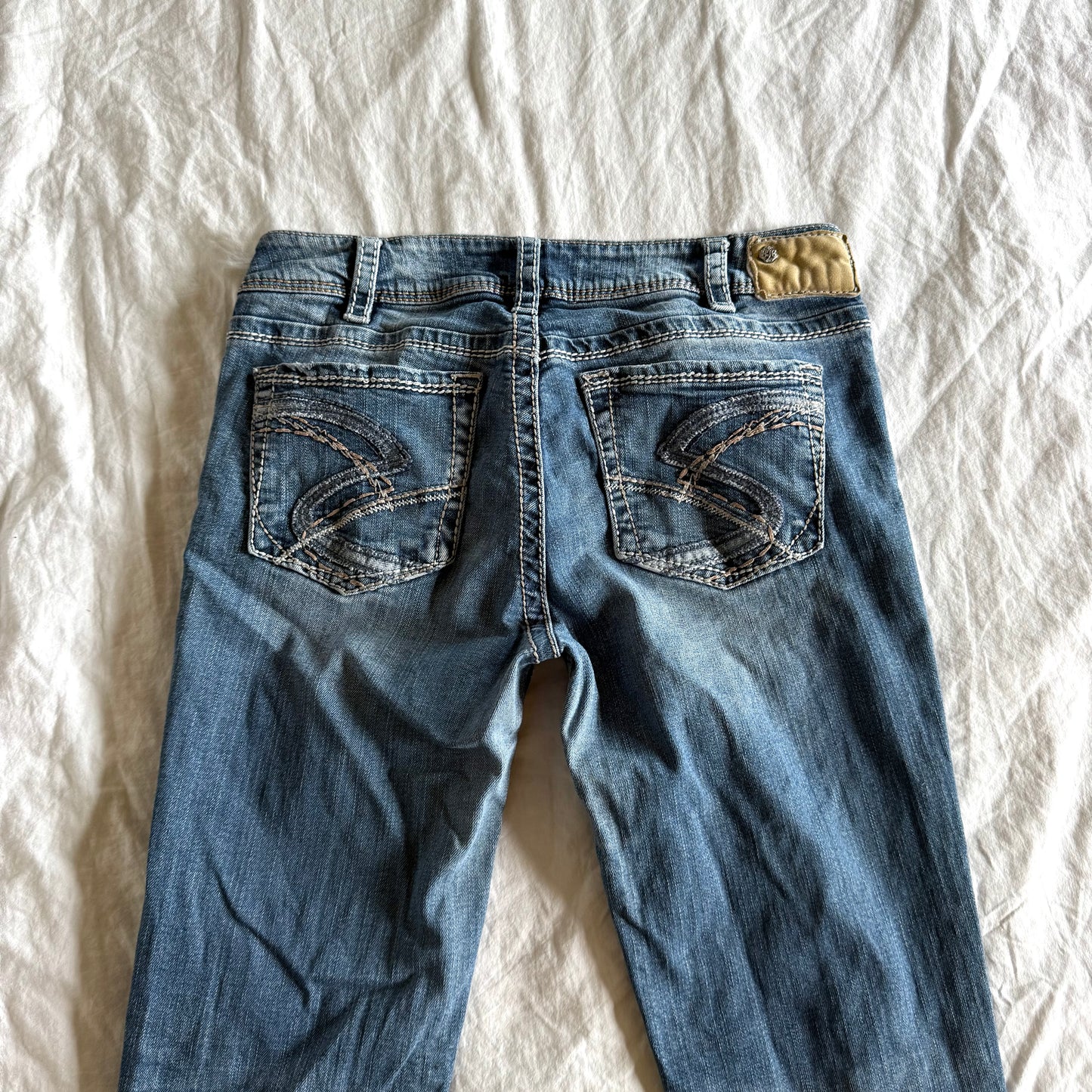 Silver Low-Rise Medium Wash Bootcut Jeans - Size M