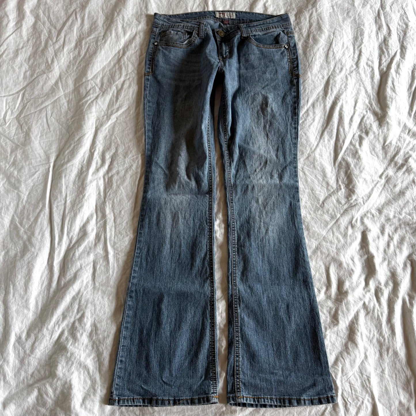 Lei Low-Rise Light Wash Bootcut Jeans - Size S