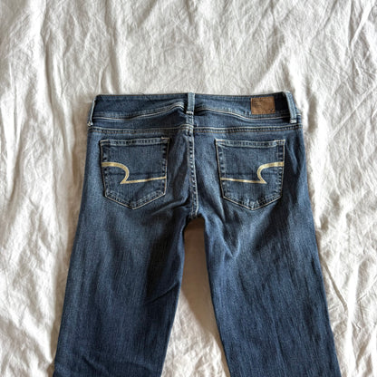 American Eagle Low-Rise Medium Wash Straight Fit Jeans - Size XS