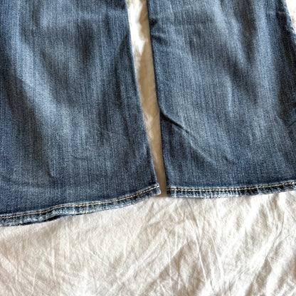 Silver Low-Rise Medium Wash Straight Fit Jeans - Size M