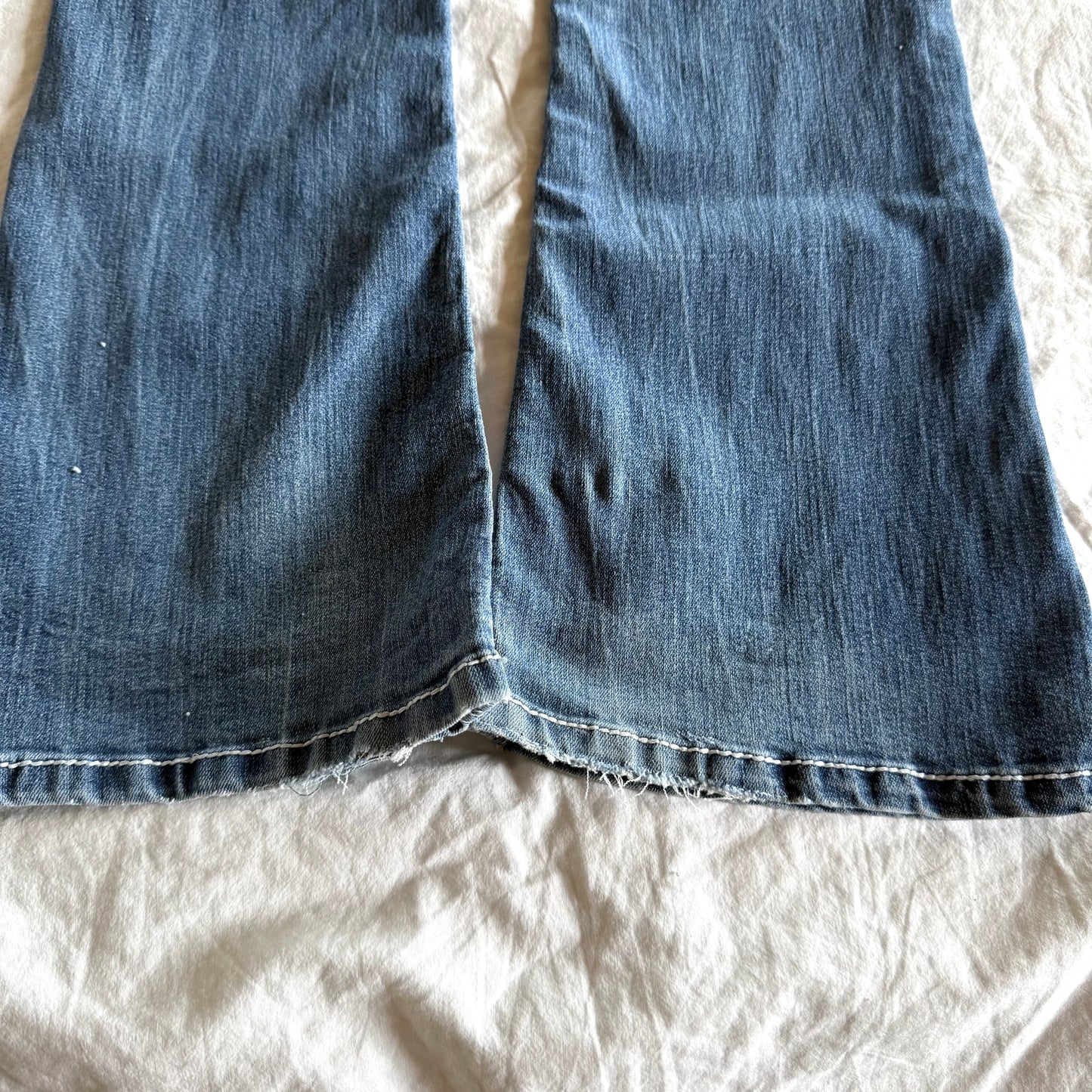 Ariya Low-Rise Light Wash Bootcut Jeans - Size S