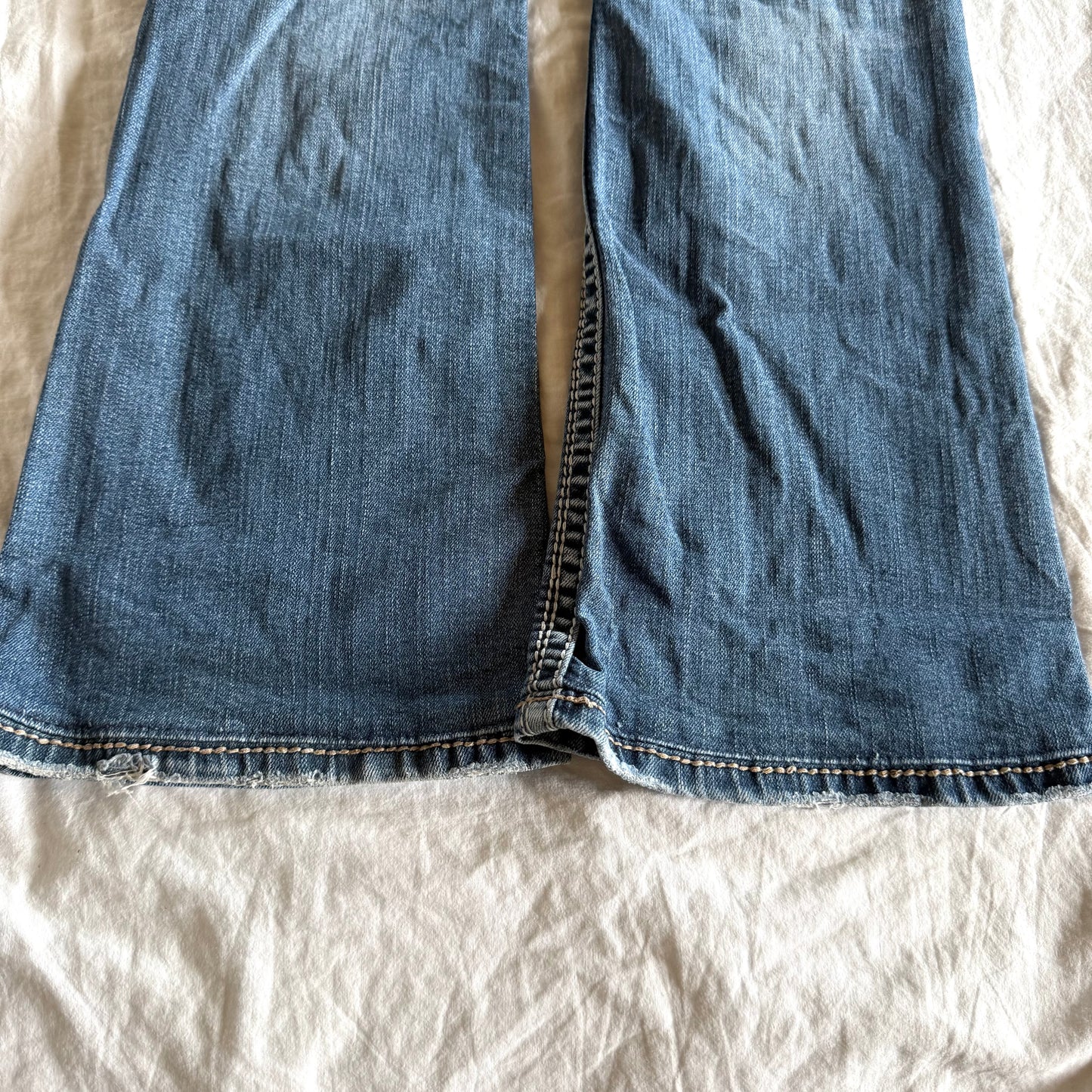 Silver Low-Rise Medium Wash Bootcut Jeans - Size M