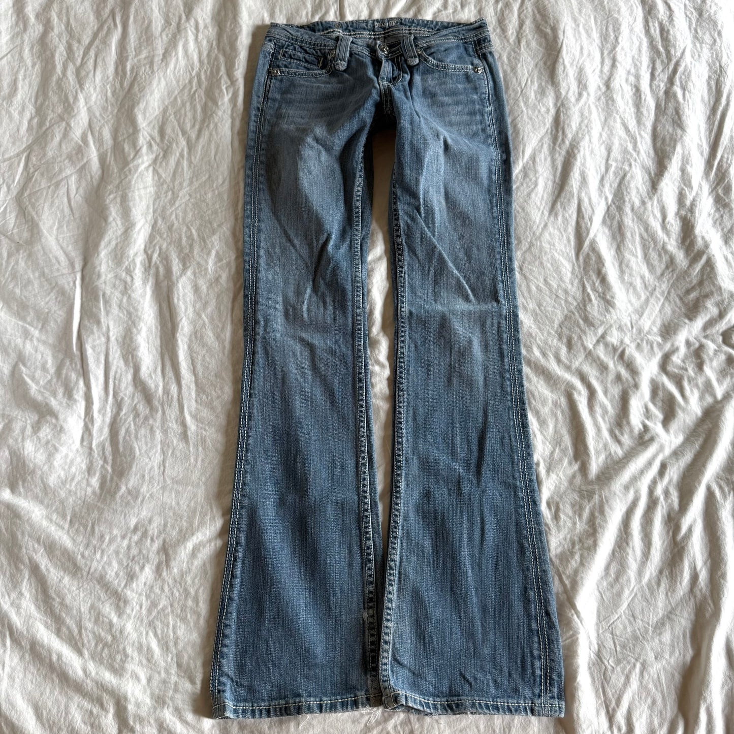 Miss Me Low-Rise Light Wash Straight Fit Jeans - Size XXS