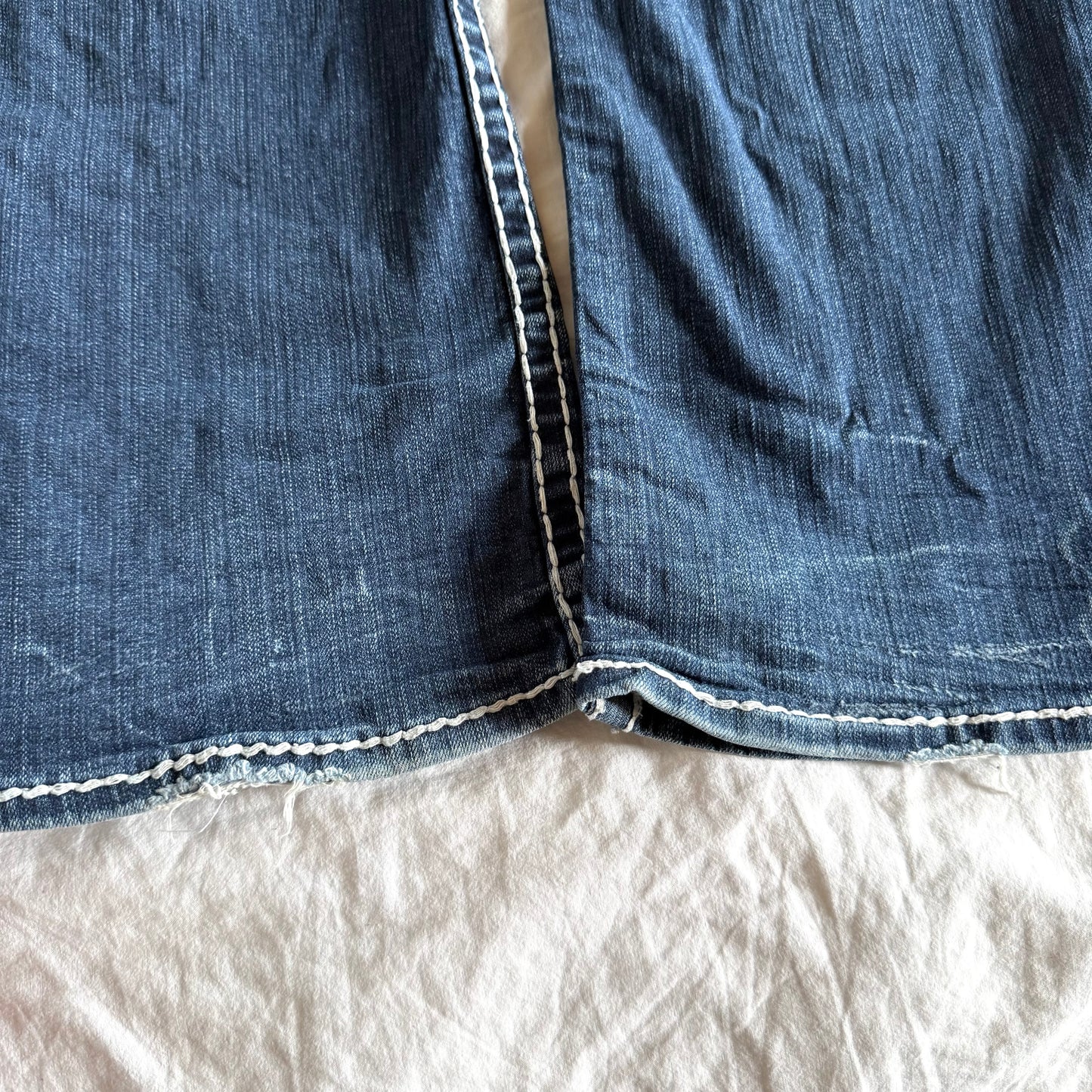 LA IDOL Low-Rise Dark Wash Bootcut Jeans - Size M