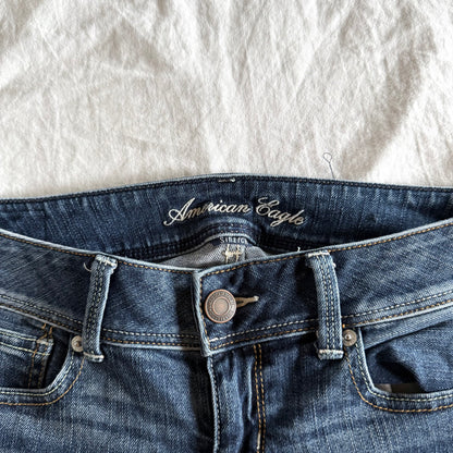American Eagle Low-Rise Medium Wash Straight Fit Jeans - Size XS